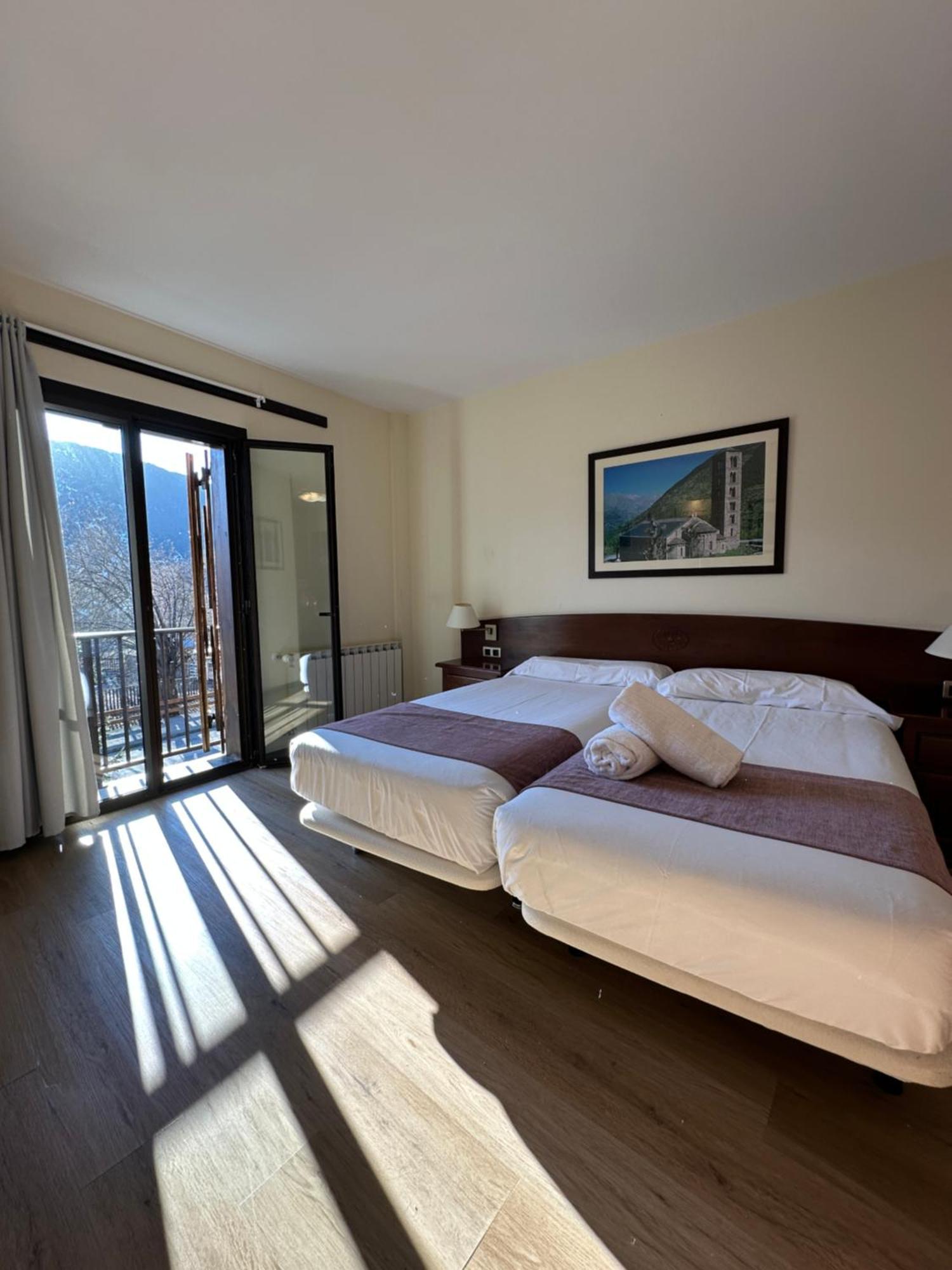 Hotel Romanic Taull Exterior photo